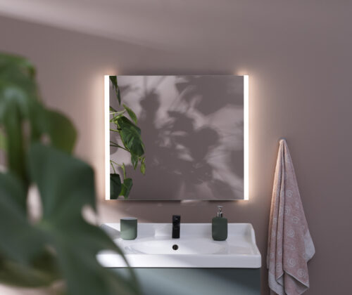 Kvadratisk badrumsspegel med funktionell 3000k LED-belysning