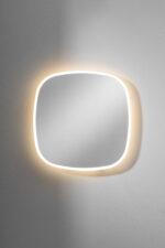 Modern LED-spegel med funktionell belysning