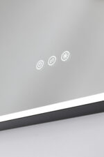 Detaljbild kvadratisk LED-spegel med svart aluminiumram och touch-knappar