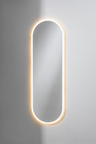 Oval hallspegel med funktionell LED-belysning