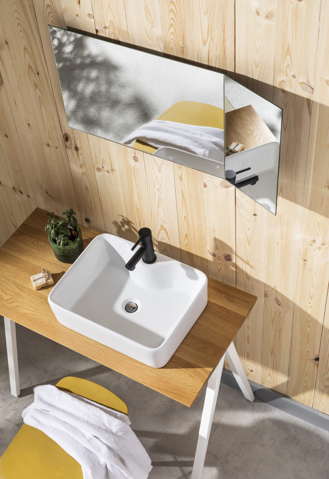 Unik badrumsspegel med elegant design