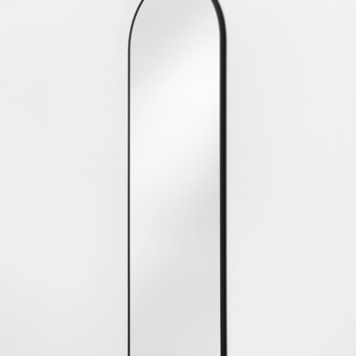 Valvformad dekorativ spegel med svart aluminiumram