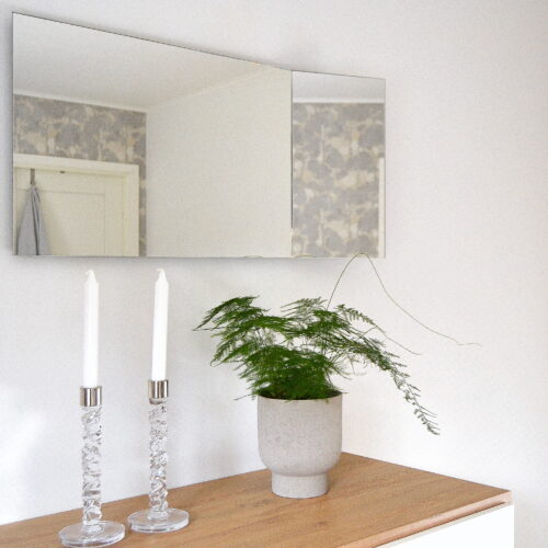 Elegant dekorativ spegel med unik design