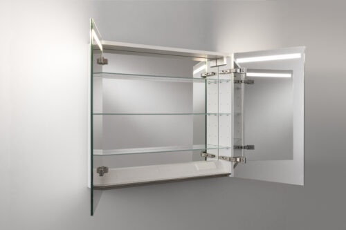 Elegant badrumsskåp med horisontell LED-belysning och inbyggda eluttag