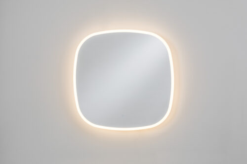 Modern LED-spegel med unik form