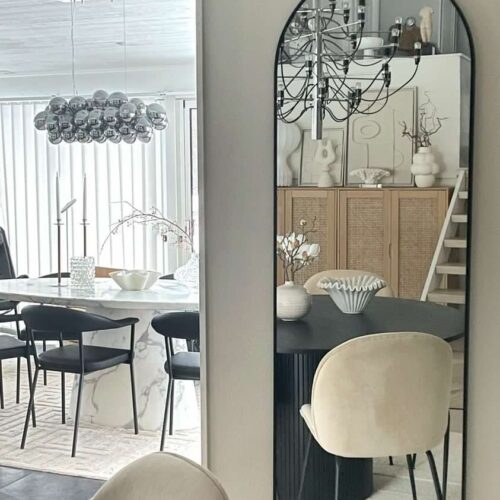 arched mirror aisjaur arrangment in livingroom