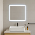 THEO, LED upplyst spegel, Badrumsspegel, Badrumsspegel med LED-belysning, Badrumsspegel rektangulär med LED-belysning, mattvit